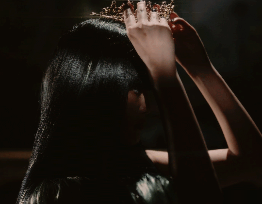 كوين ثينقز 👩🏻👑 | Riley