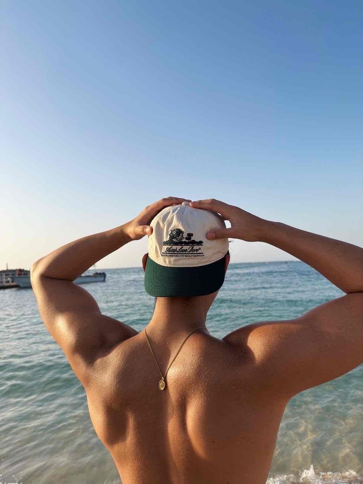 اي أنا عزيز