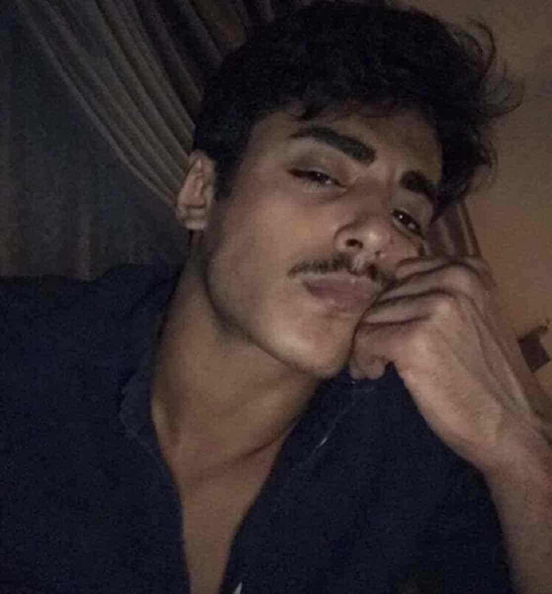 اي أنا عزيز