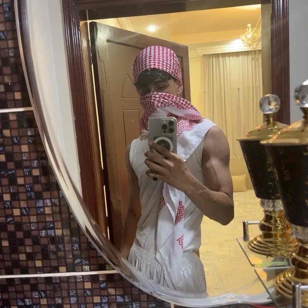 اي أنا عزيز