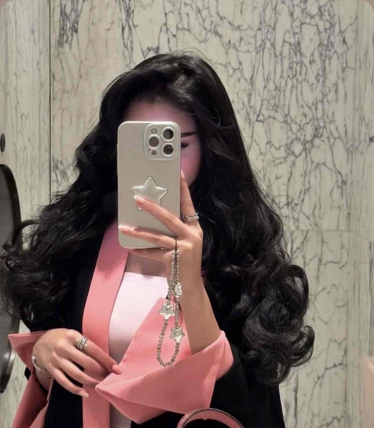 الملكه والامبراطوره منار